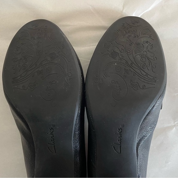 Clark’s Indigo Town Classic Preppy Black Leather Kiltie Loafer Pumps Womens 9.5M - Picture 13 of 15